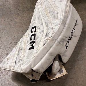 White Junior CCM Eflex 6.5 Goalie Blocker Regular (Used)