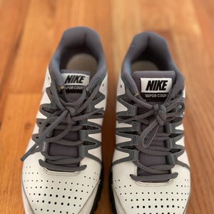 Unisex  Size M 8.0 (W 9.0) Nike Vapour Court Tennis Shoes (Used)