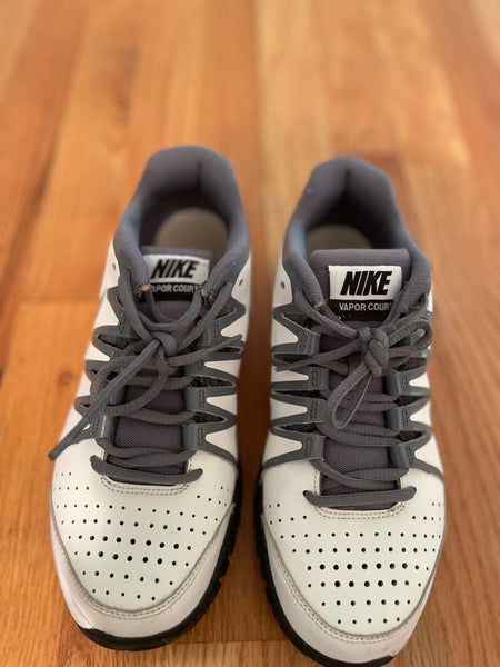 Unisex  Size M 8.0 (W 9.0) Nike Vapour Court Tennis Shoes (Used)