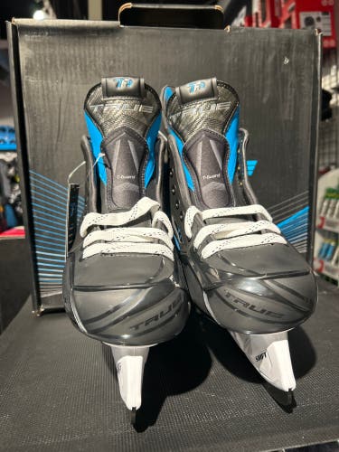 True TF9 Hockey Skates Regular Width 7.5 (New)