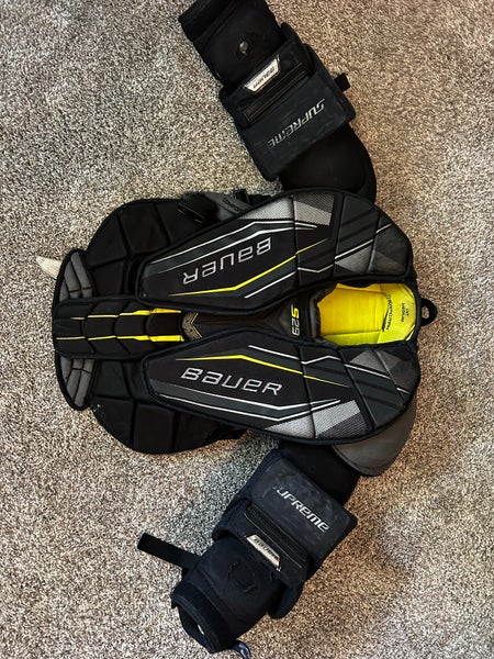 Medium Bauer S29 Goalie Chest Protector (Used)