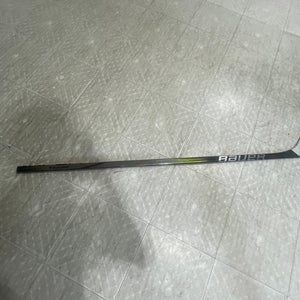 Intermediate Bauer Vapor Hyperlite 2 Left Hand Hockey Stick P28  (Used)
