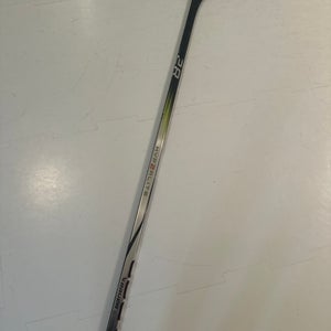 Intermediate Bauer Vapor Hyperlite 2 Right Handed Hockey Stick P90TM  (Used)