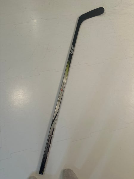 Intermediate Bauer Vapor Hyperlite 2 Right Handed Hockey Stick P90TM  (Used)