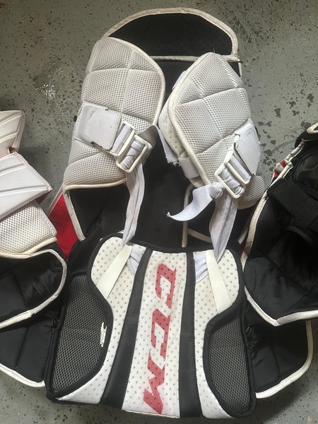 Small  CCM Eflex 5 pro Goalie Chest Protector (Used)