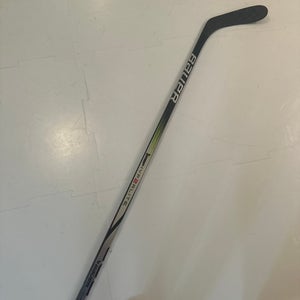 Junior Bauer Vapor Hyperlite 2 Right Handed Hockey Stick P28  (Used)