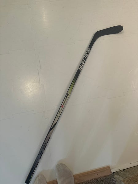 Junior Bauer Vapor Hyperlite 2 Right Handed Hockey Stick P28  (Used)