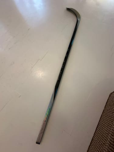 Junior Bauer Nexus Tracer Right Handed Hockey Stick P28  (Used)