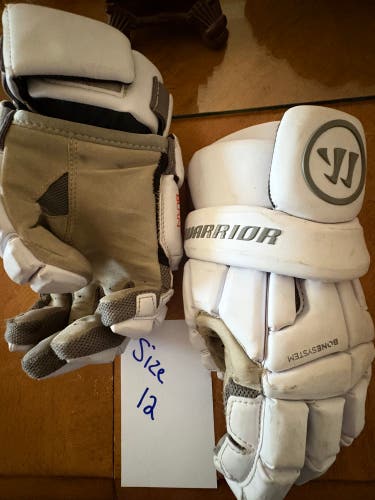 Warrior burn lacrosse gloves size 12 (medium )