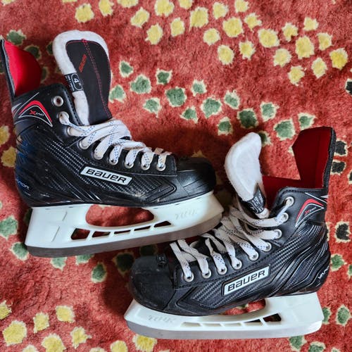 Bauer Vapor X250 Hockey Skates Size 4 Regular Width (Used)
