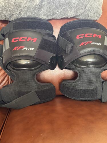 CCM KP Pro knee pads