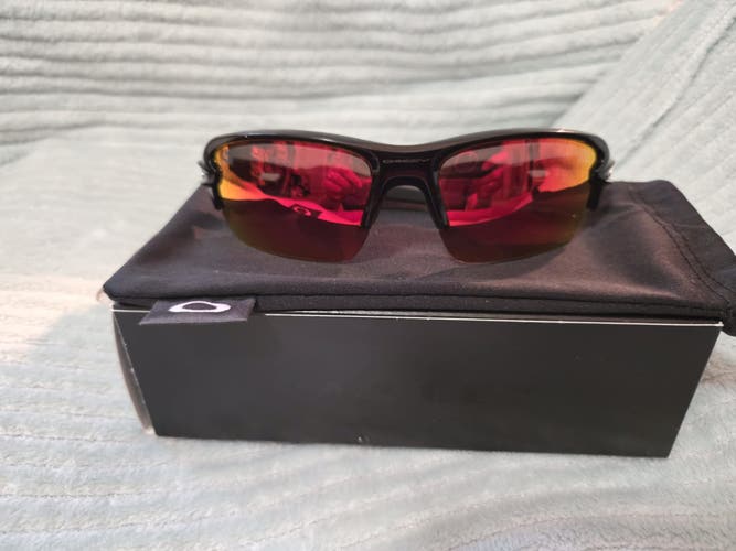 Unisex XS Oakley Sunglasses (Used)