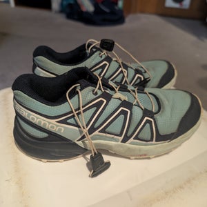 Salomon Hiking Boots (Used) Unisex 2Y (Big Kids / Youth)