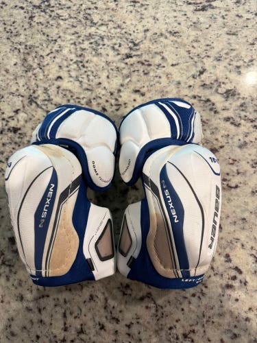 Pro stock bauer 1n size medium.