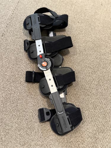 Breg ACL Rehab Locking Joint Angles Brace