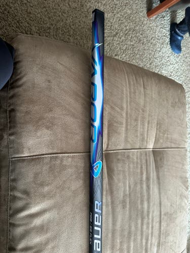 Intermediate Bauer Vapor FlyLite Right Handed Hockey Stick P28 (New)