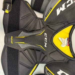 Senior Large CCM Tacks 9040 Shoulder Pads (Used)