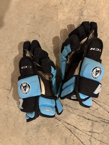 Used Boston Advantage CCM Hockey Gloves