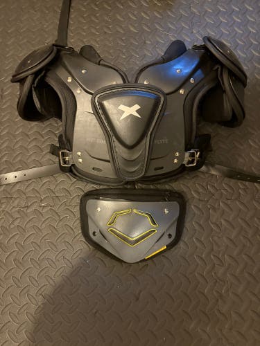 Medium Youth Xenith Flyte Shoulder Pads (Used)