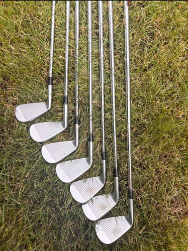 Men's 2018 Srixon Z 785 Right Handed Iron Set Extra Stiff Flex 7 Pieces Steel Shaft (Used)