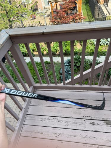 Senior Bauer Vapor FlyLite Right Handed Hockey Stick P92 (New)