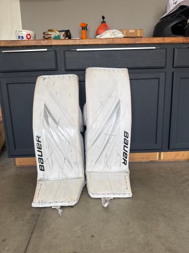 35" Bauer Hyperlite 2 Goalie Leg Pads used like new