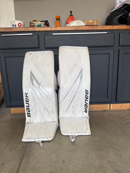 35" Bauer Hyperlite 2 Goalie Leg Pads used like new