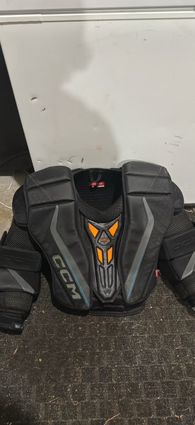 Small CCM EFLEX 6 Goalie Chest Protector (Used)