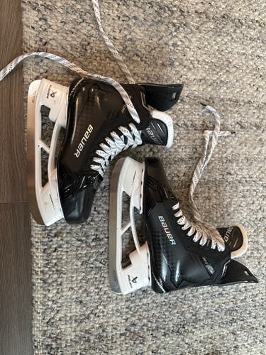 2025 Bauer Supreme Shadow Hockey Skates Regular Width 10.5 (New)
