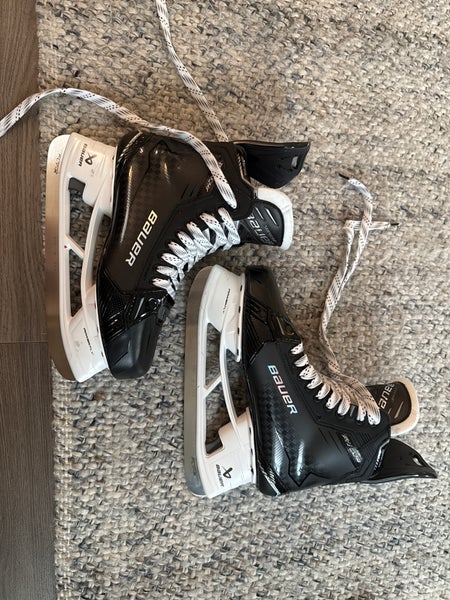 2025 Bauer Supreme Shadow Hockey Skates Regular Width 10.5 (New)