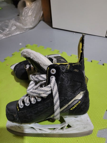 CCM AS-560 Hockey Skates Size 2 (Used)