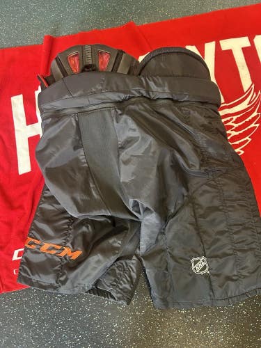 NHL Flyers Black CCM HP45 Pro Stock Hockey Pants Senior Large