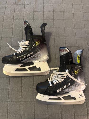 2024 Bauer Vapor Hyperlite 2 Hockey Skates Regular Width   Size 6.5 (Used)