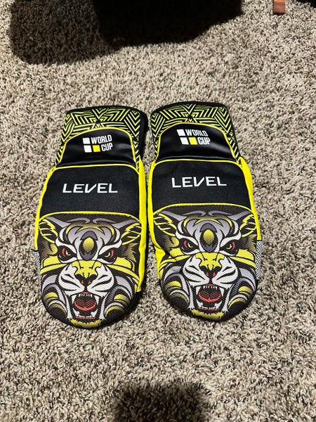 XL Men's Level Gloves World Cup edition (New)