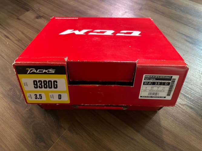 CCM Super Tacks 9380 Hockey Goalie Skates Regular Width  Size 3.5 in like a new conditions
