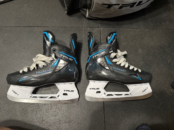 True catalyst 3X4 hockey skates sz 8.5R
