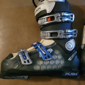 Women's Salomon Rush 8 Ski Boots Soft Flex (Used)