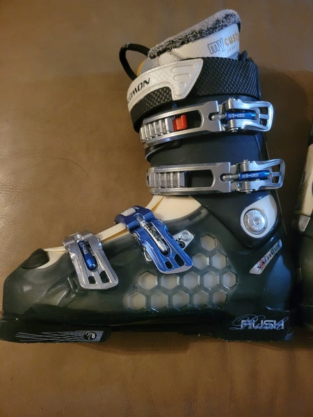Women's Salomon Rush 8 Ski Boots Soft Flex (Used)