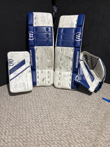 Used 28" Warrior Junior Full Right Goalie Set