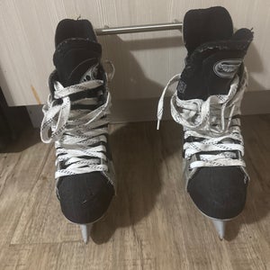 Hockey Skates Wide Width Size 3.5 (Used)