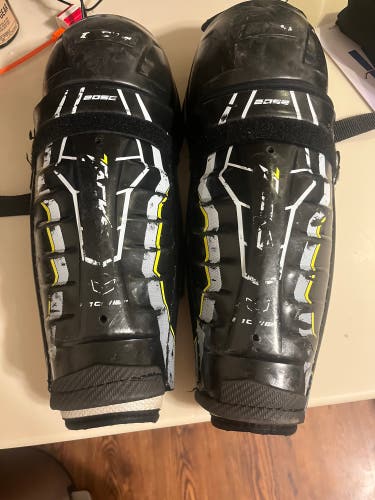 Intermediate CCM Tacks 2052 12" Shin Pads (Used)