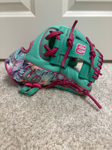 2023 Wilson Infield RH A2000 1786 Baseball Glove 11.5" (Used)