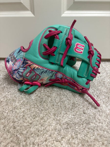 2023 Wilson Infield RH A2000 1786 Baseball Glove 11.5" (Used)