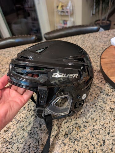 Small Bauer Re-Akt 155 Helmet (Used) Excellent