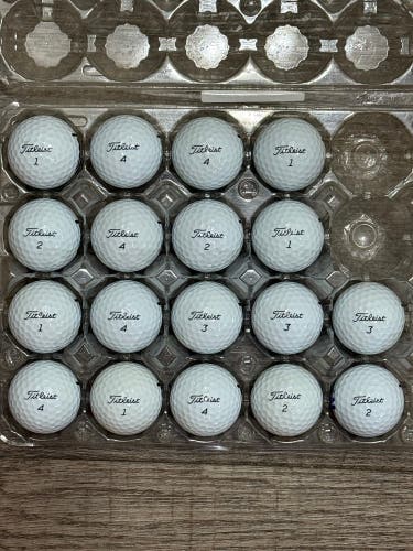 18 Titleist Tour Soft Golf Balls