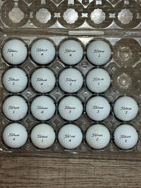 18 Titleist Tour Soft Golf Balls