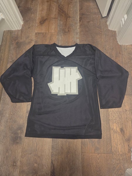 Black and white reversible youth XL LA Kings Undefeated  Unisex Practice Jersey (Used)