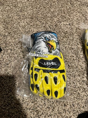 L Men's Level SQ CF Gloves for Ski Racing (Unopened/New)