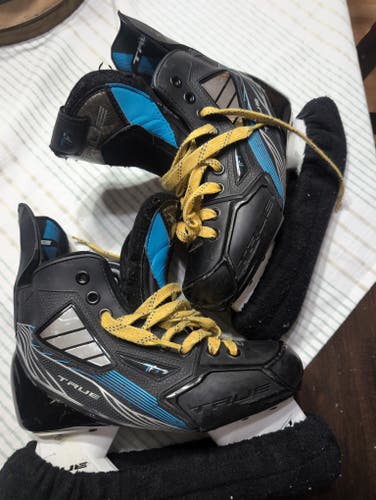 True TF7 Hockey Skates Regular Width Size 4.5 (Used)