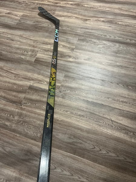 * Used CCM AS-V PRO Stick Sr Left 80 Flex P28 Curve *